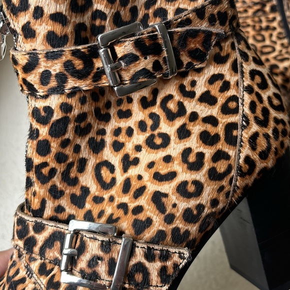 Steve Madden Leopard print booties. Size 10 - Picture 5 of 5